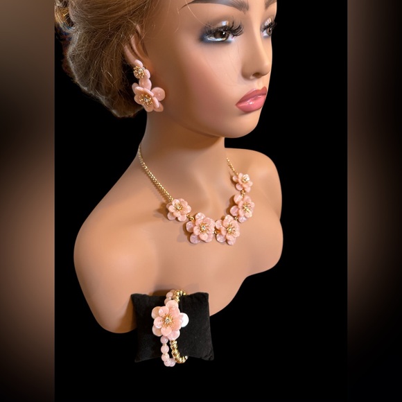 Lilly Pulitzer Pink Floral Necklace Set - Picture 2 of 6